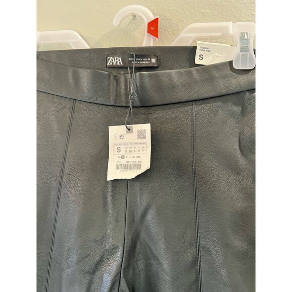 080 ZARA NWT High Rise Faux Leather Leggings Sz S Black Ankle Zip Raw Hem Lined - Picture 2 of 7